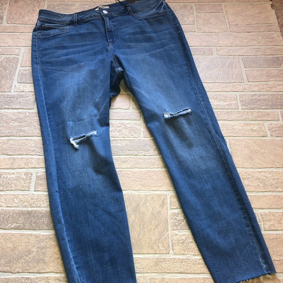 Refuge plus Size Jegging NWT Raw Hem Distressed - Picture 3 of 3